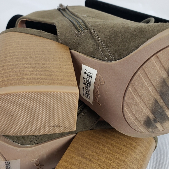 Qupid faux suede heel booties Size 6.5 - Picture 10 of 12